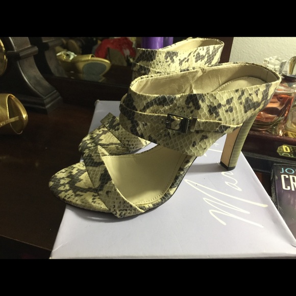 Calvin Klein snake pattern heels size 8 - Picture 2 of 6